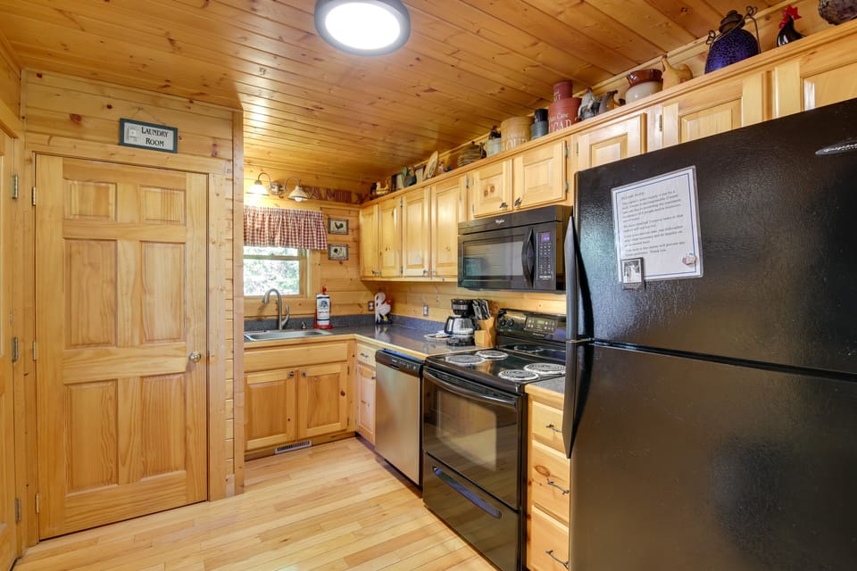 Kitchen | Cooking Basics | Spices | Drip Coffee Maker | Ice Maker | 1st Floor