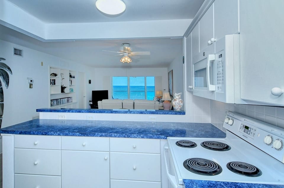 Kitchen to Lanai