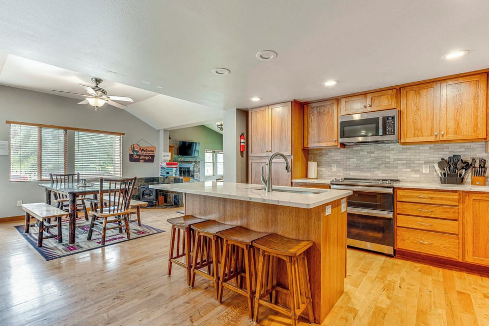 Kitchen | Fully Equipped | Drip Coffee Maker | Breakfast Bar