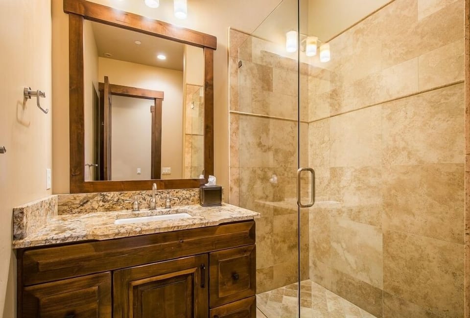 Full En-Suite Bathroom