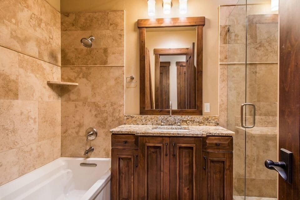 Full En-Suite Bathroom | Towels Provided