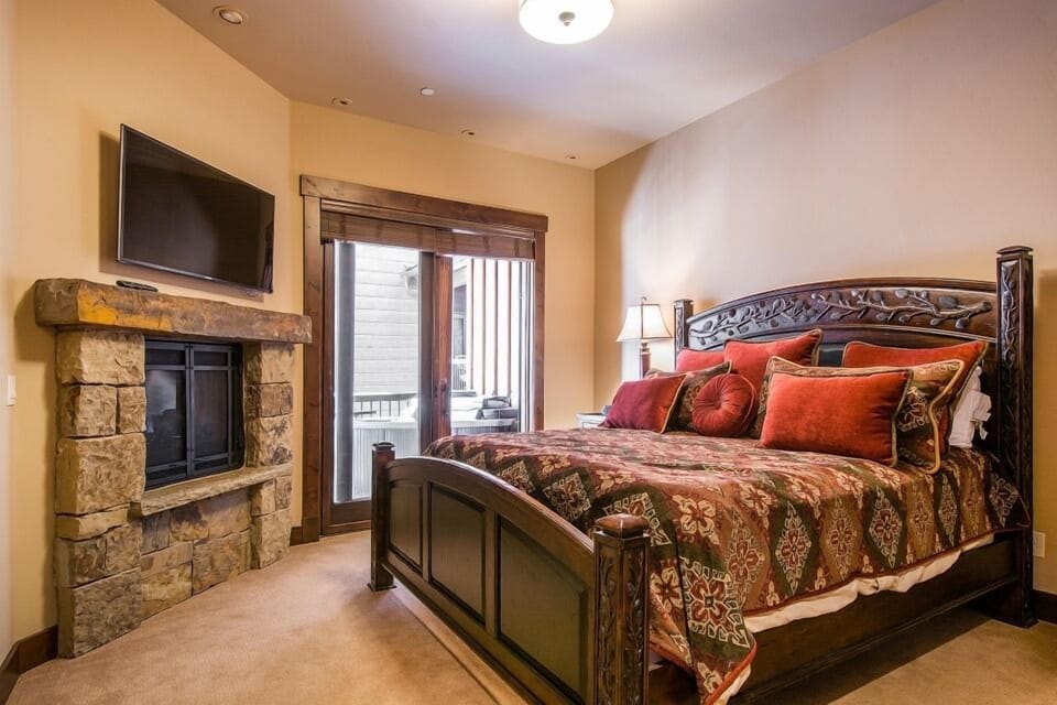 Bedroom 1 | King Bed | Second Floor