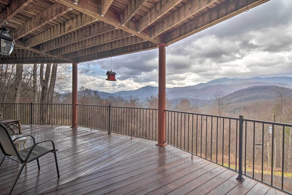 Wraparound Deck | Scenic Mountain Views