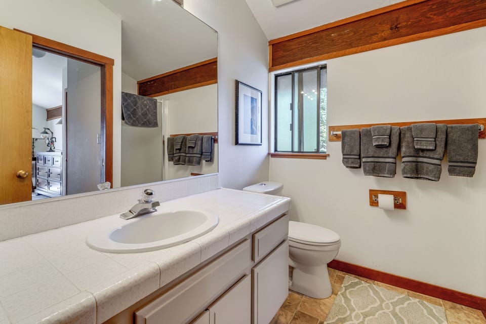 Bathroom | 2nd Floor | Towels Provided