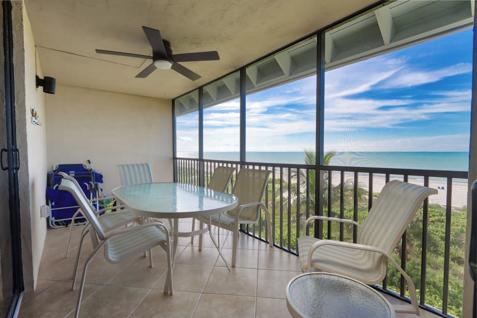 Screened Lanai with outdoor table