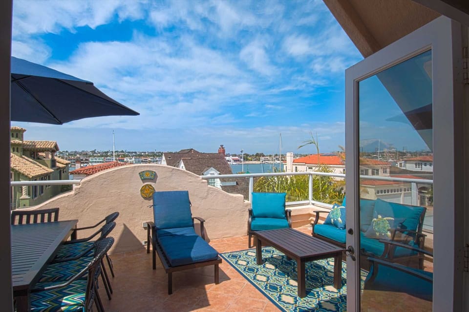3rd Floor - Deck Showing Sitting Area