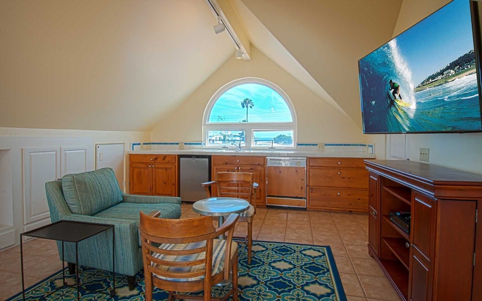 3rd Floor - TV Area Showing View to the Beach