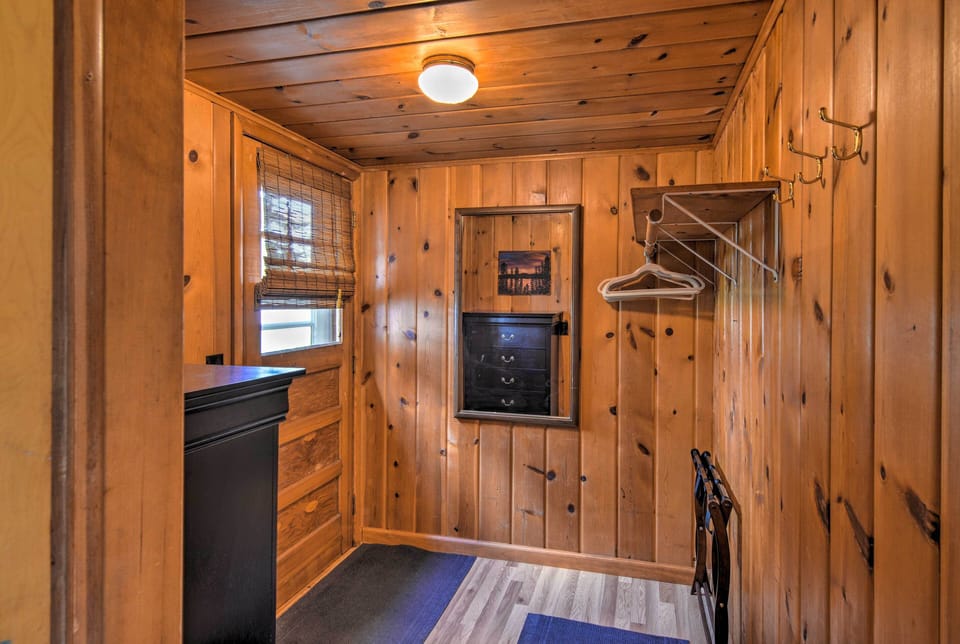 Walk-In Closet | Hangers