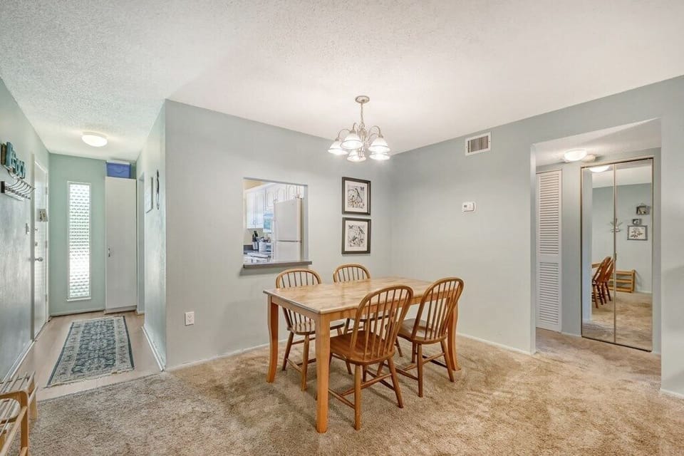 221 Dining RM.jpg