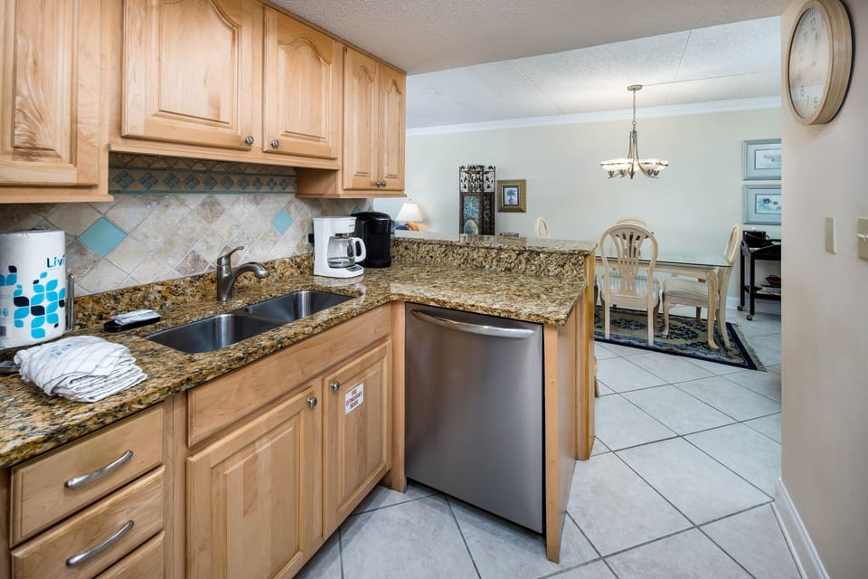 Kitchen - Ample amount of cabinet and counter space