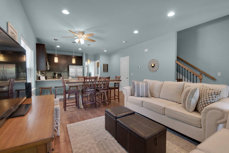 Open-concept living and dining area, ample space for a large family