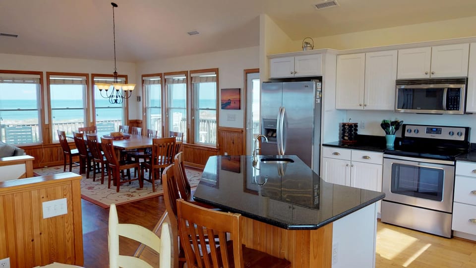 Kitchen island looking into dining room - Kitchen island looking into dining room