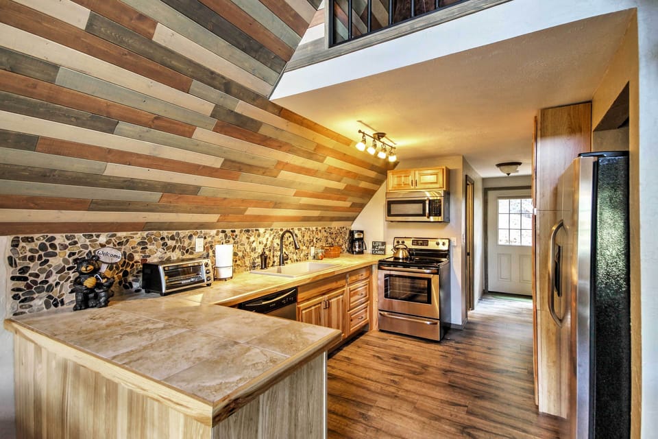 Kitchen | Fully Equipped w/ Cooking Essentials