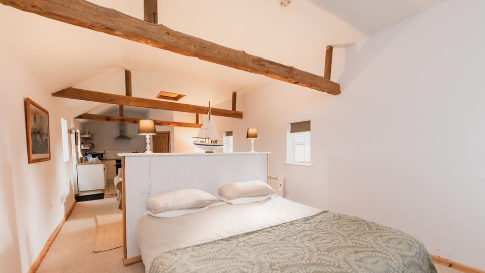 Bedroom can be kingsize or two singles