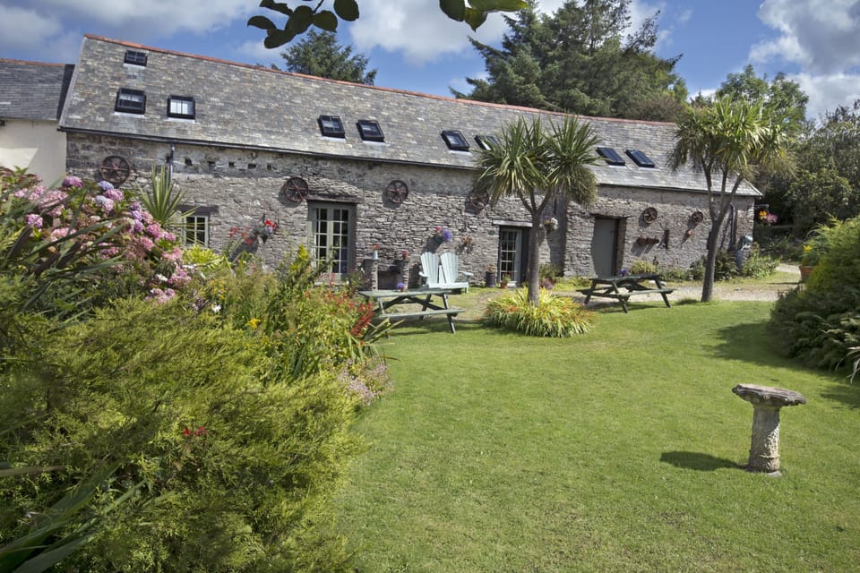 Dolly's Barn has its own BBQ and access to 3.5 acres of gardens