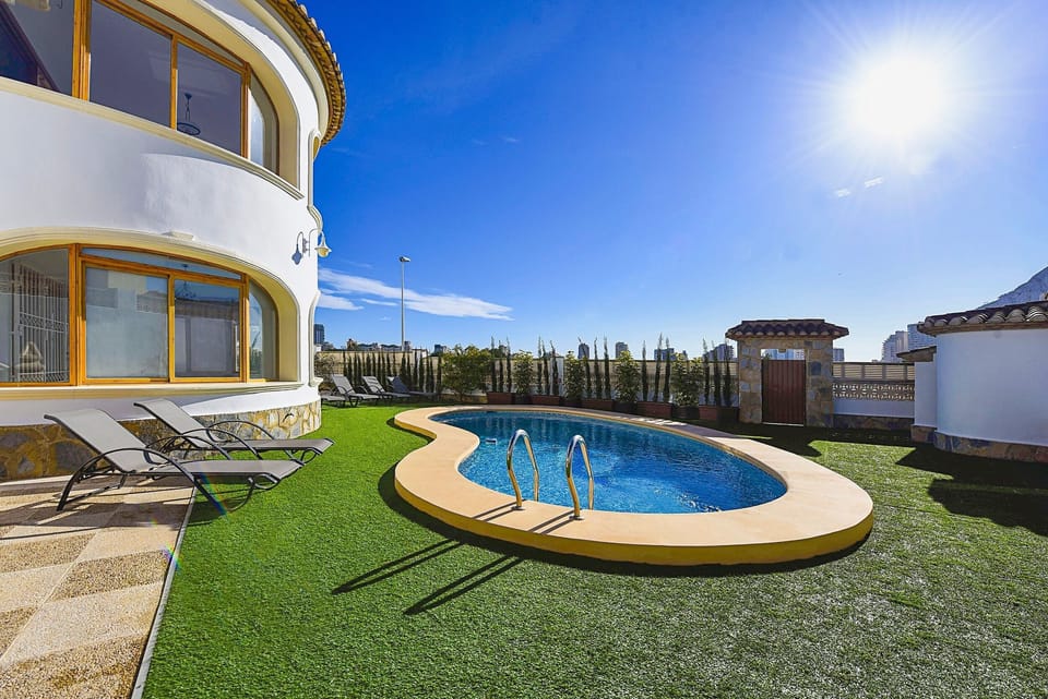 Holiday villa with private pool located in Calpe (Costa Blanca) for 12 people, with six bedrooms and four bathrooms distributed on two independent floors connected by external stairs.INTERIOR: GROUND FLOOR consists of a spacious living room, kitchen with gas hob, a bedroom with double bed, a bedroom with two single beds, a separate bathroom with bathtub and a separate bathroom with shower. The UPPER FLOOR is equipped with a fully equipped kitchen with dishwasher and gas hob, living room, four bedrooms, one with a double bed and the other three with two single beds, and two independent bathrooms with bathtub. The villa has air conditioning in all rooms.EXTERIOR: The villa has a pool with dimensions 8x4, metal stairs and outdoor shower. The pool is surrounded by artificial grass.LOCATION: Located in front of the “Salinas” of Calpe, a privileged area due to its proximity to the various services since a short distance will allow them to access the center of Calpe (2 km), the sandy beach (1 km) and the supermarket (0.5 km).OBERVATIONS: Free WiFi. Pets are allowed up to 12 kg with supplement.