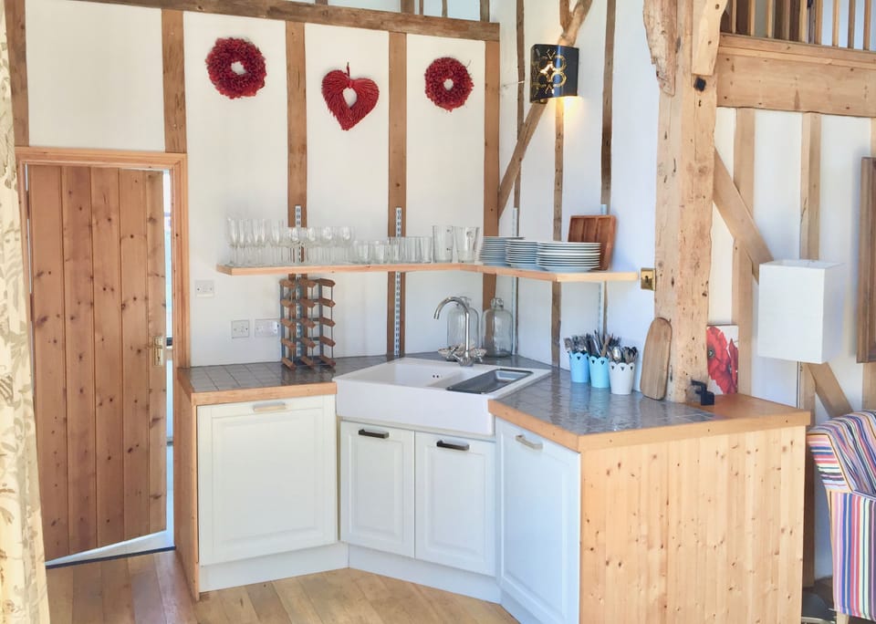 Extra kitchen facilities and glass/cutlery for larger events