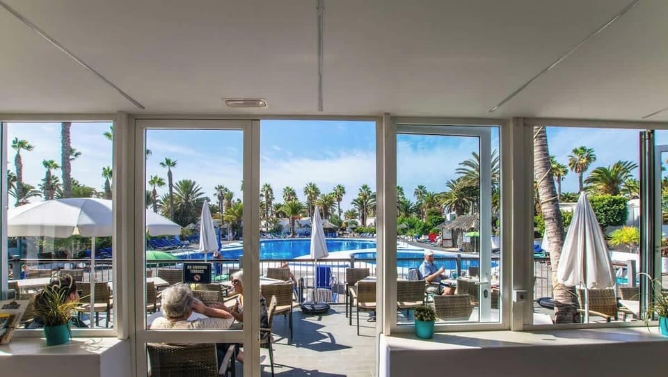 Las Brisas 112 - Bar Area & Pool View 