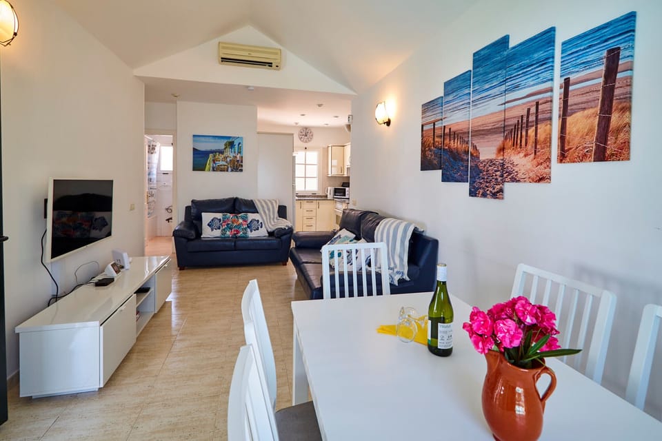 Villa Los Arcos - Lounge & Dining Area