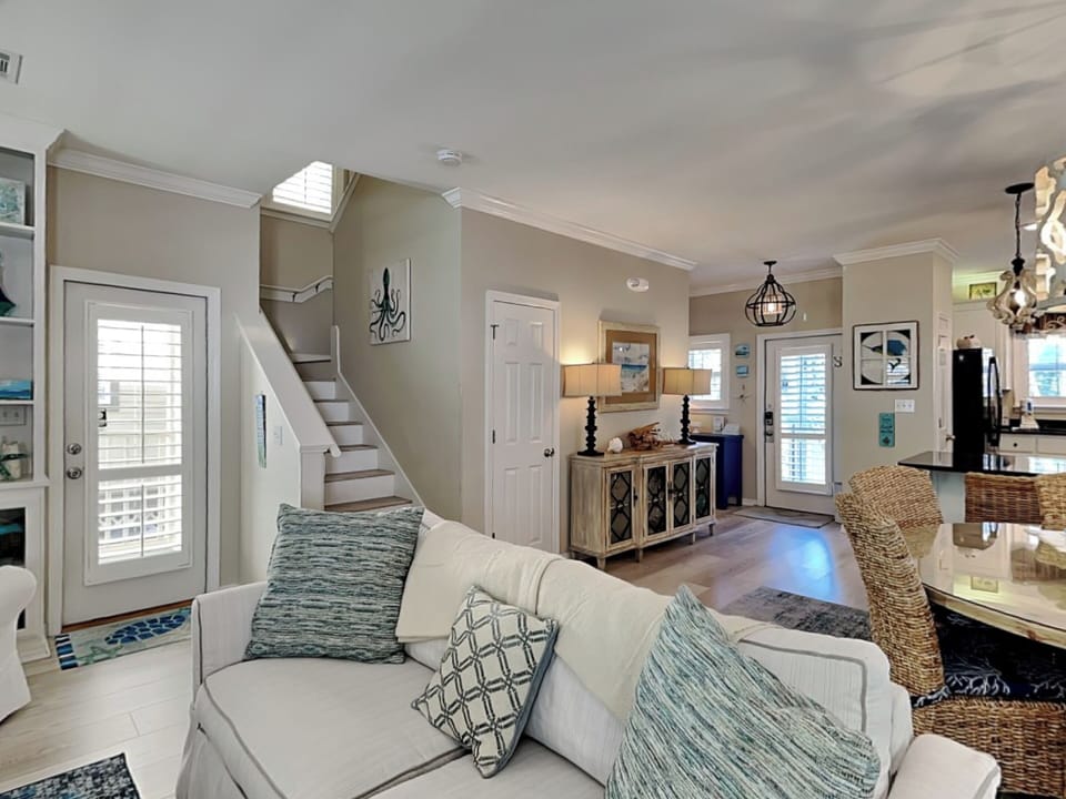 Living Area, First Floor