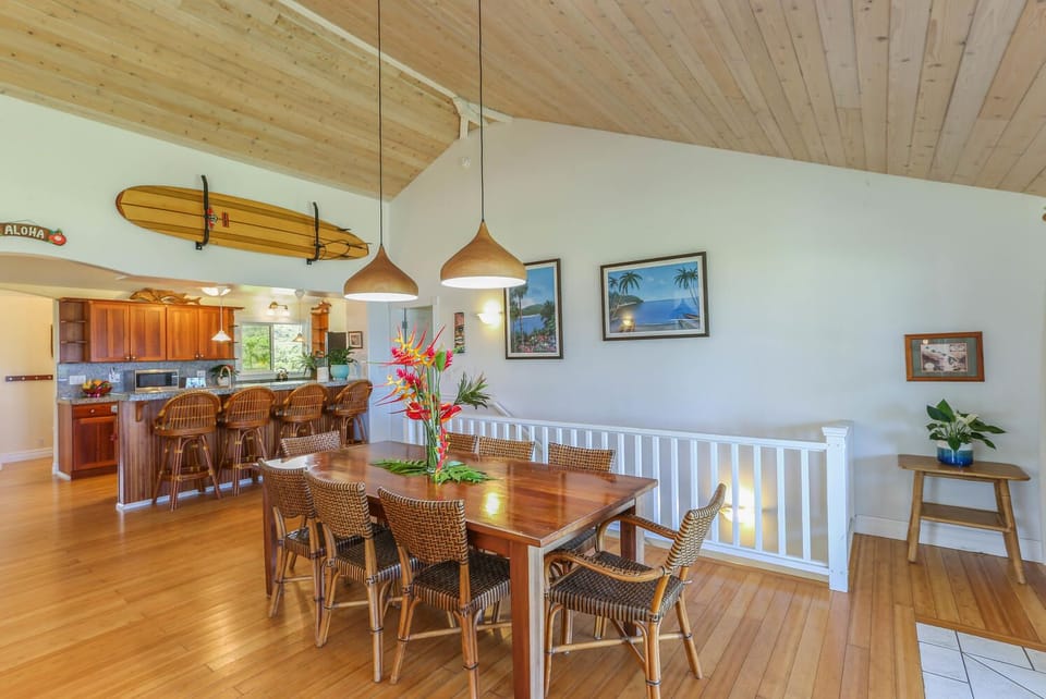 Kitchen dining area
