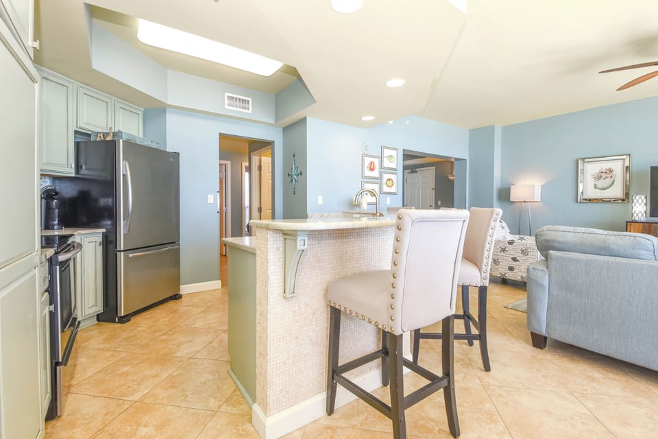 Silver Beach Towers E503 - Breakfast Bar and Kitchen