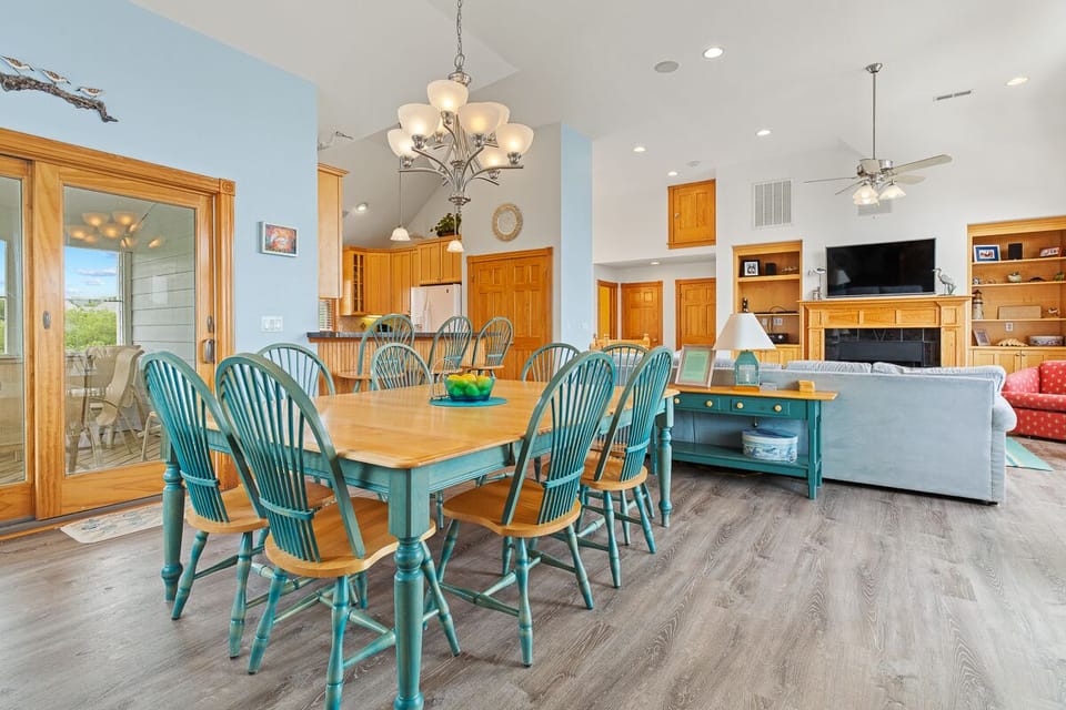 Dining Area - Top Level