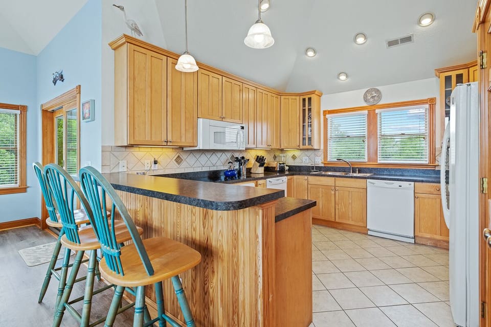 Kitchen Bar Counter - Top Level