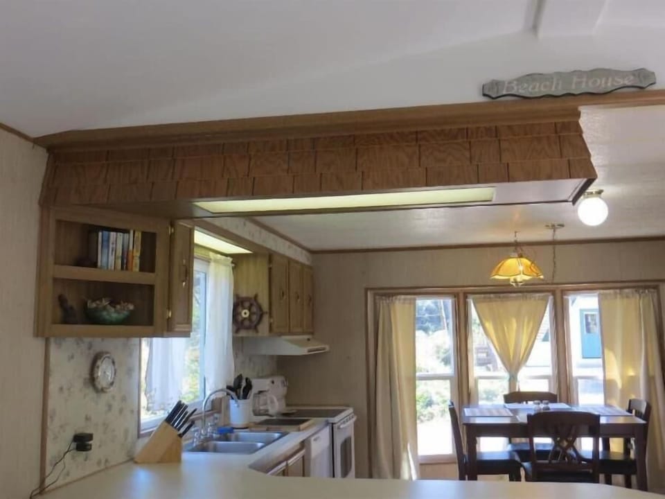 eat in kitchen