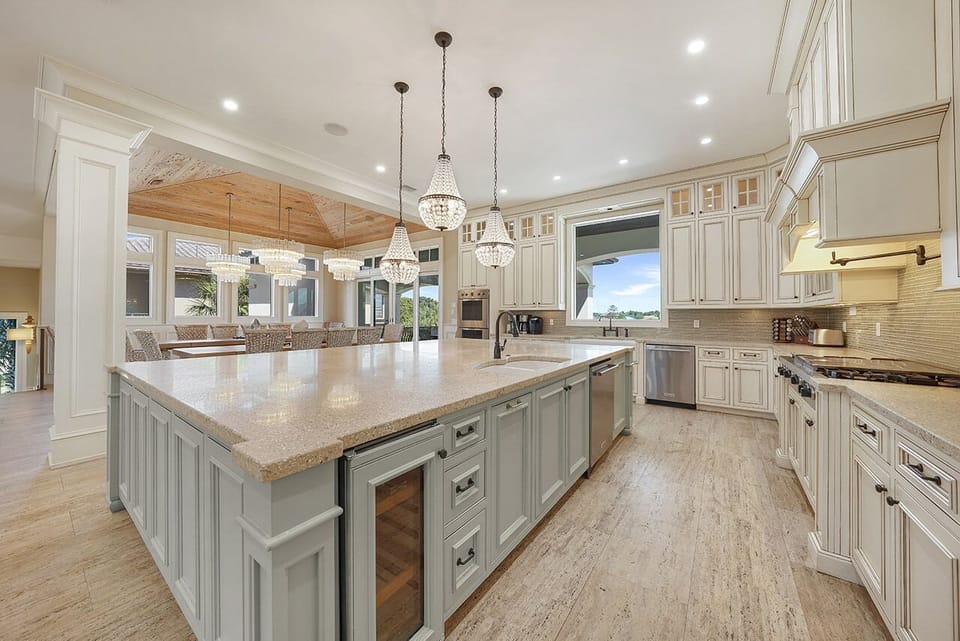 5 O'Clock Somewhere - Crystal Beach - Kitchen