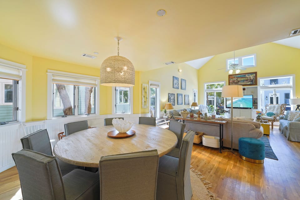 ALTERNATE VIEW OF DINING AREA OFF OF LIVING ROOM