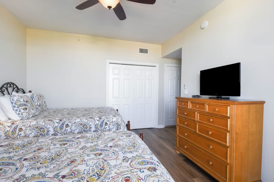 Silver Beach Towers West 601 - Guest Bedroom 2
