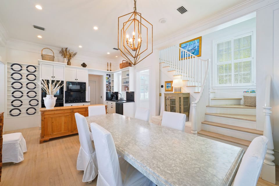 DINING AREA ADJACENT TO KITCHEN & LIVING AREA