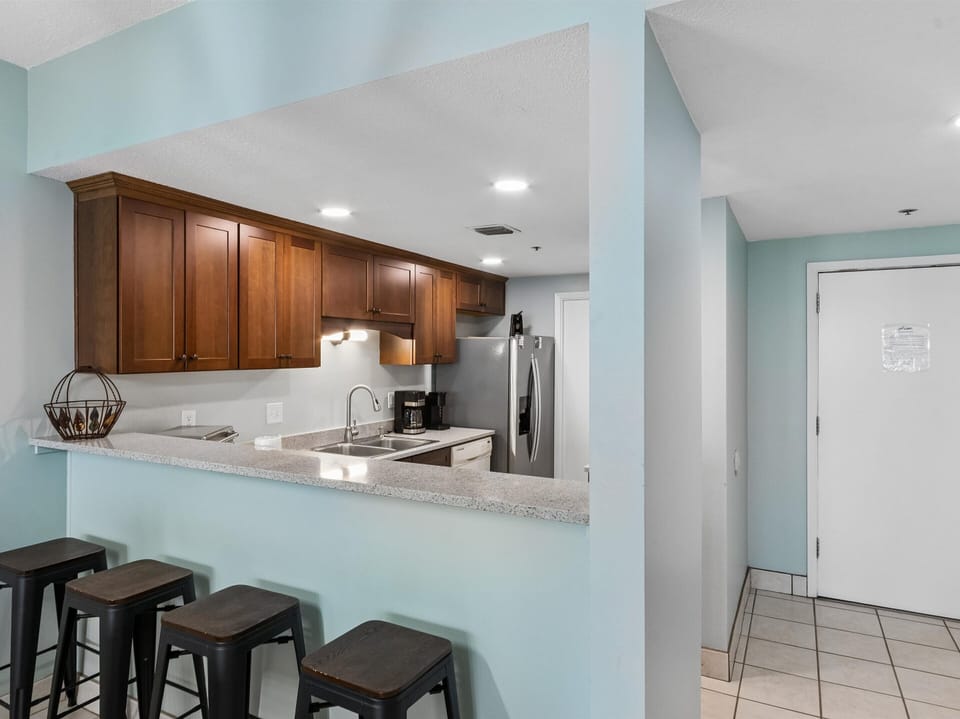 Breakfast Bar - Seats Four