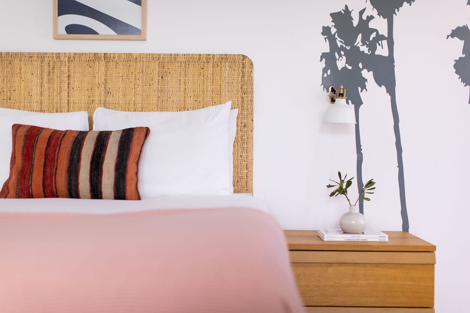 Queen bed.