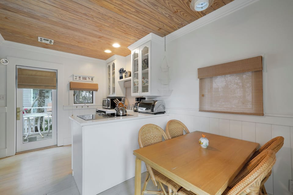 DINING FOR FOUR NEXT TO KITCHEN