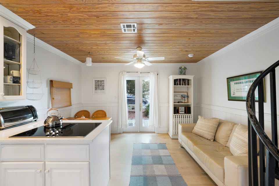 COTTAGE W/KITCHEN, DINING, AND LIVING DOWN