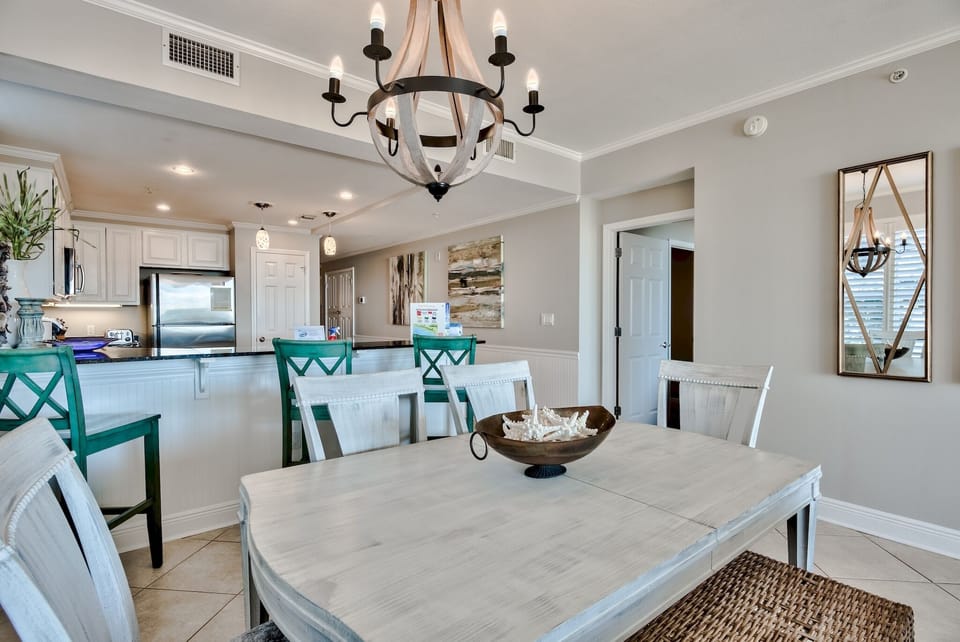 Dining Room - Large dining room table