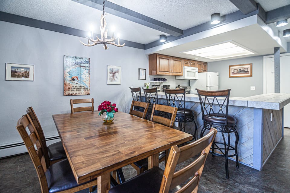 Dining Area - Longbranch 216 - Breckenridge Vacation Rental