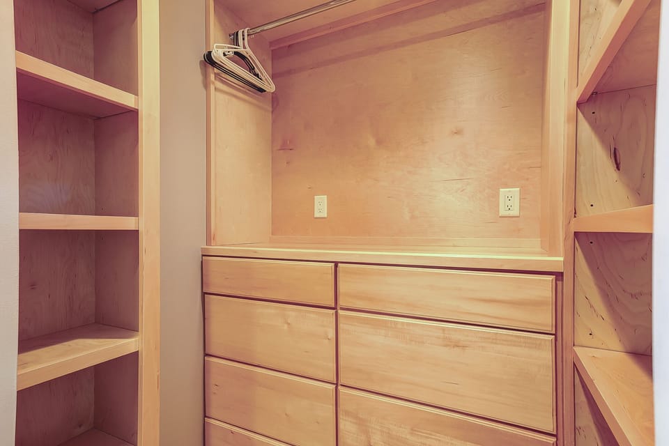 Turtle Lane Club 202 - Master Closet