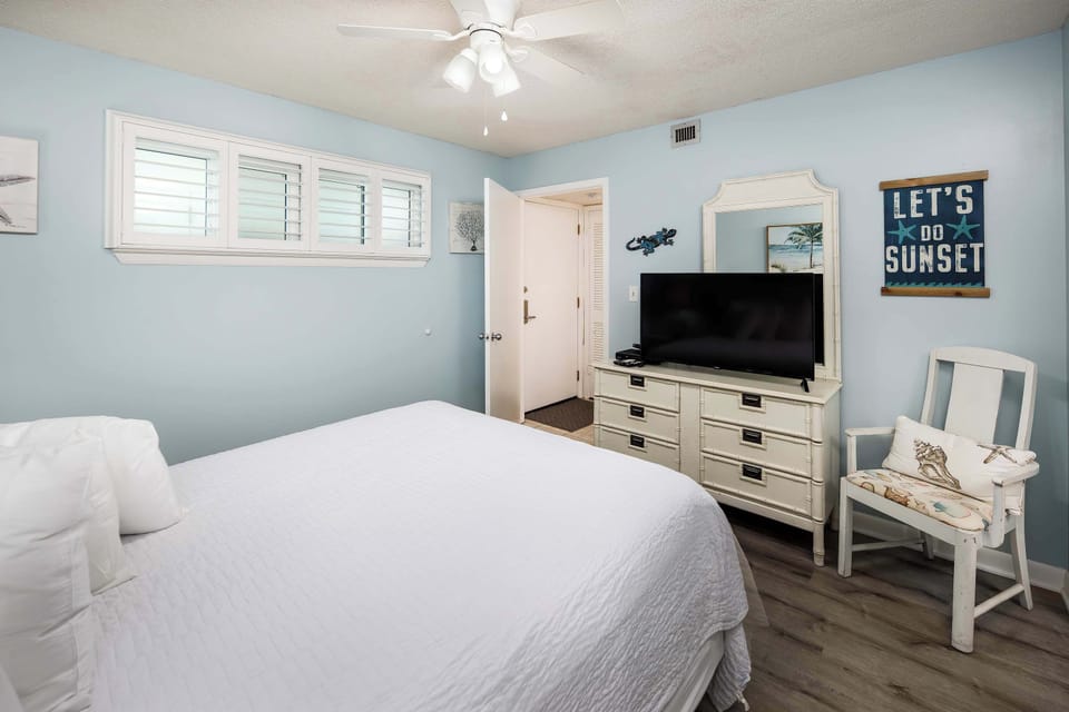 Second bedroom with TV