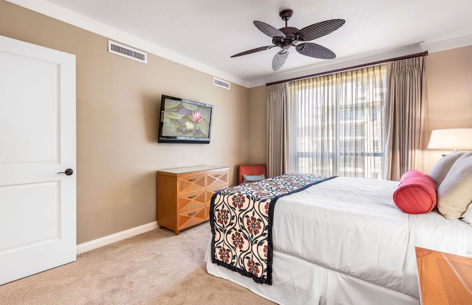 Hokulani 615 includes an en-suite washer/dryer, free wifi, and free beach gear
                