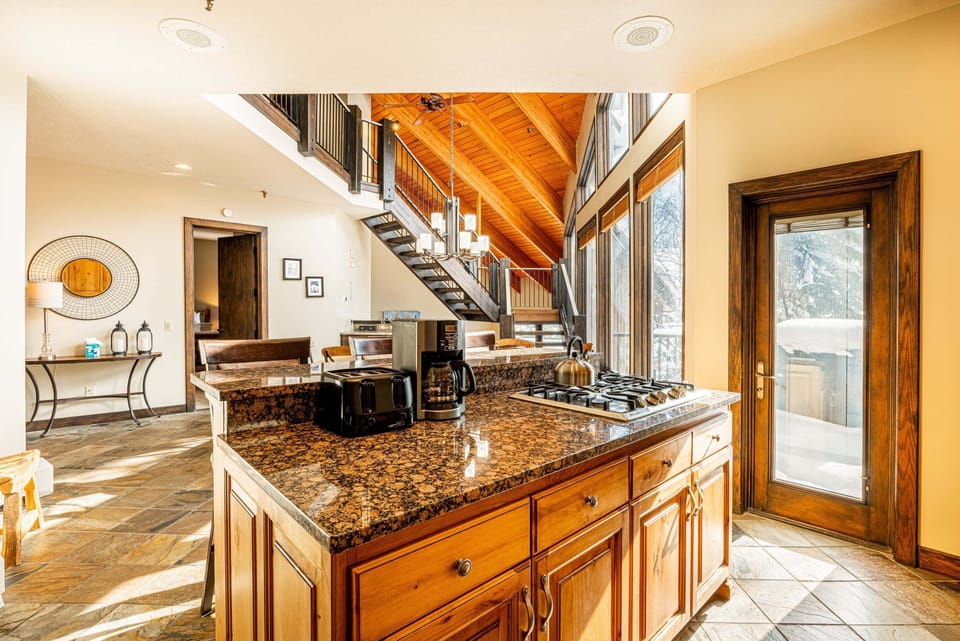 Spacious kitchen and dining area