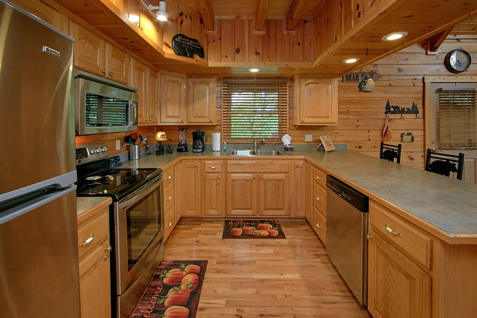 Large Kitchen - Stainless appliances, at-home kitchenware, and plenty of seating allow for fantastic dining at your cabin!