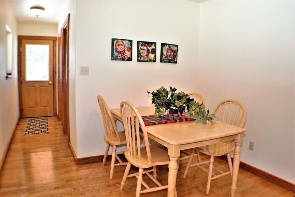 Additional Dining for 4