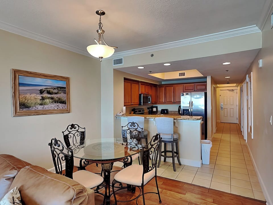 Dining Area - Table for Four