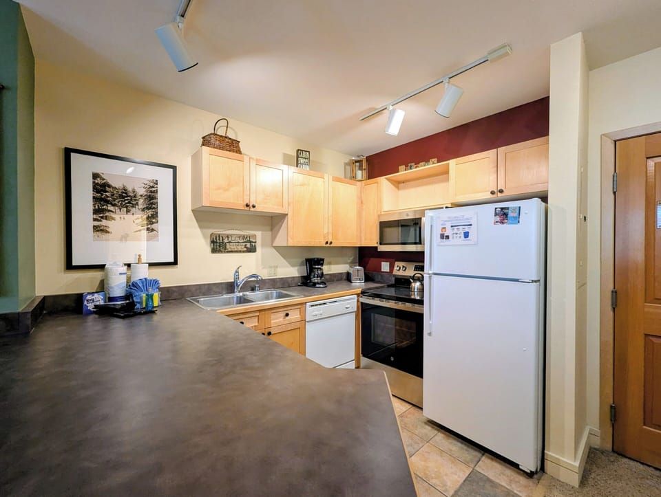 Full Kitchen