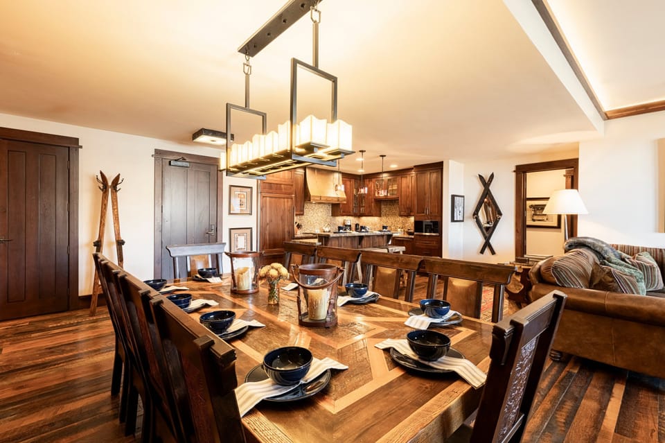 Dining Area with Seating for 10