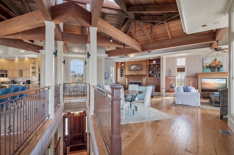 A Wave From It All - Blue Mountain - Second Floor - Living Area