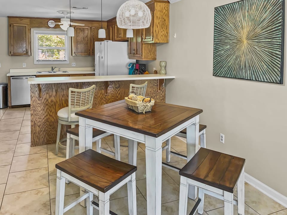 Casa Sunshine | 1st Floor | Kitchen & Dining Area